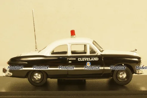 Ford 49 Cleveland Police 1949, black/white, 86635, Greenlight 1:43