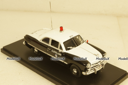 Ford 49 Cleveland Police 1949, black/white, 86635, Greenlight 1:43