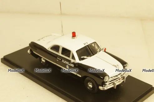 Ford 49 Cleveland Police 1949, black/white, 86635, Greenlight 1:43