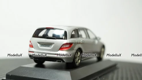 Mitsubishi Outlander  red, Vitesse 1:43
