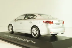 Toyota Avensis (T27) 2009, silver, Minichamps 1:43