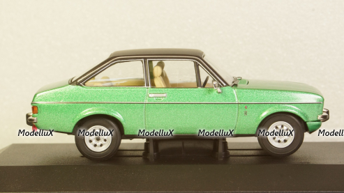 Ford Escort MkII 1.3 Ghia met.green/mattblack, Vanguards 1:43
