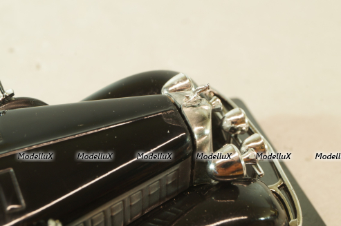 Chrysler Imperial Le Baron phaeton 1933, black/silver,  WB114, WhiteBox 1:43