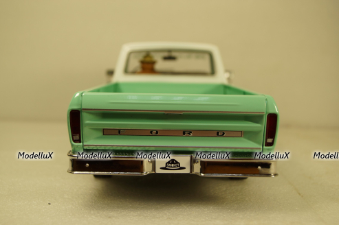 Ford F-100 with Smokey Bear figurine 1975, 13636, Greenlight 1:18