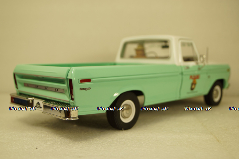 Ford F-100 with Smokey Bear figurine 1975, 13636, Greenlight 1:18