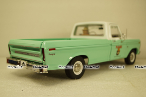 Ford F-100 with Smokey Bear figurine 1975, 13636, Greenlight 1:18