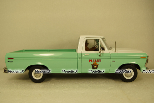 Ford F-100 with Smokey Bear figurine 1975, 13636, Greenlight 1:18