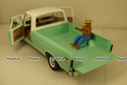 Ford F-100 with Smokey Bear figurine 1975, 13636, Greenlight 1:18