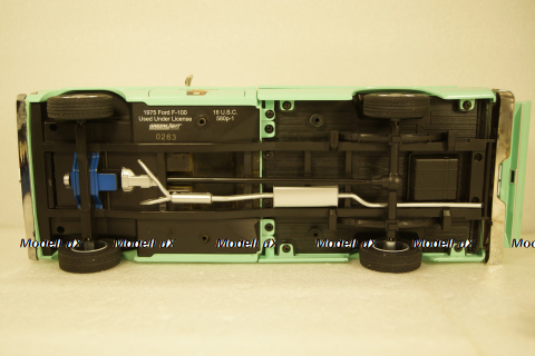 Ford F-100 with Smokey Bear figurine 1975, 13636, Greenlight 1:18