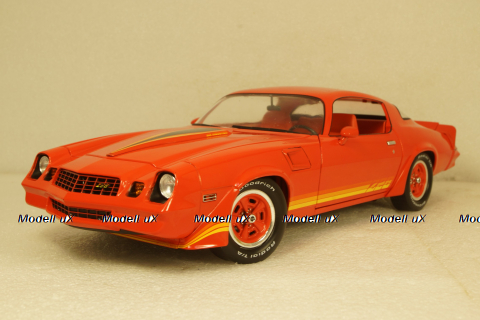 Chevrolet Camaro Z28 1981 light red/black, Greenlight 1:18
