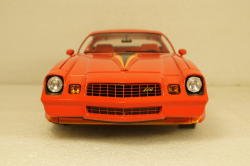 Chevrolet Camaro Z28 1981 light red/black, Greenlight 1:18