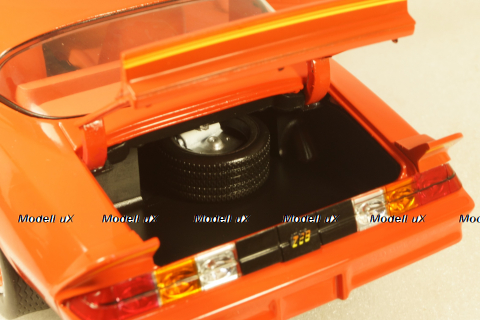 Chevrolet Camaro Z28 1981 light red/black, Greenlight 1:18