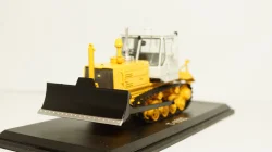 Трактор Т 150Д гусеничный с отвалом, SSM8015 1:43