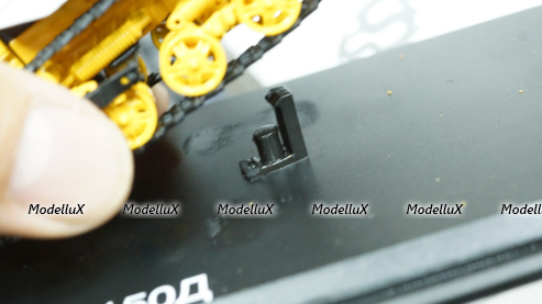 Трактор Т 150Д гусеничный с отвалом, SSM8015 1:43