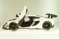 McLaren 650S GT3 2017 white/black, 81640, AutoArt 1:18