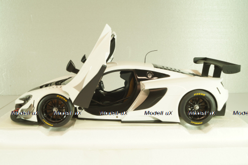 McLaren 650S GT3 2017 white/black, 81640, AutoArt 1:18