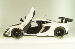 McLaren 650S GT3 2017 white/black, 81640, AutoArt 1:18