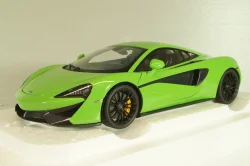 McLaren 570S Coupe 2016 lightgreen, 76042, AutoArt 1:18