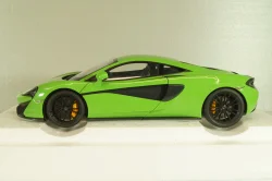 McLaren 570S Coupe 2016 lightgreen, 76042, AutoArt 1:18