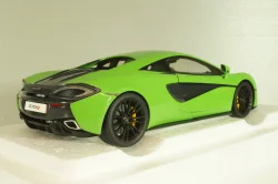 McLaren 570S Coupe 2016 lightgreen, 76042, AutoArt 1:18