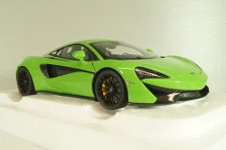 McLaren 570S Coupe 2016 lightgreen, 76042, AutoArt 1:18