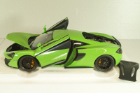 McLaren 570S Coupe 2016 lightgreen, 76042, AutoArt 1:18