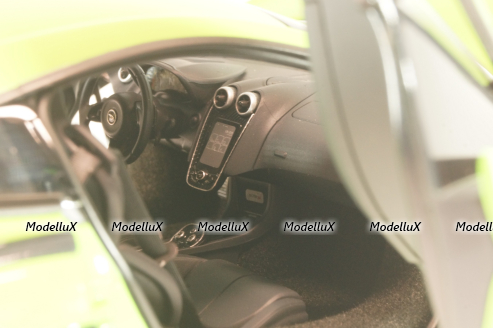 McLaren 570S Coupe 2016 lightgreen, 76042, AutoArt 1:18