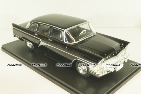 Газ-13 Чайка, черная, WB124080, WhiteBox 1:24 Уценка!