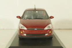 Ford Focus  Fastback (MK1) 3-doors 1998, red, Minichamps 1:43
