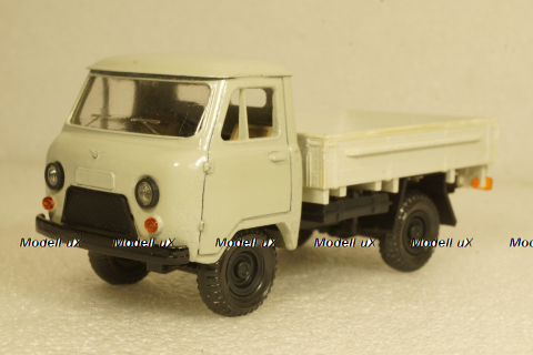 Уаз-3303, белый, Русская миниатюра 1:43