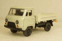 Уаз-3303, белый, Русская миниатюра 1:43