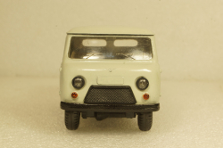 Уаз-3303, белый, Русская миниатюра 1:43
