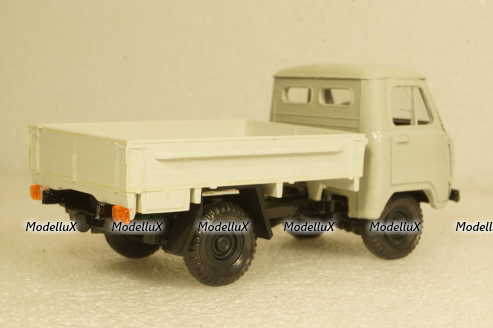 Уаз-3303, белый, Русская миниатюра 1:43