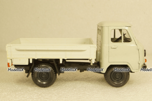 Уаз-3303, белый, Русская миниатюра 1:43