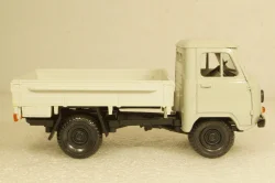 Уаз-3303, белый, Русская миниатюра 1:43