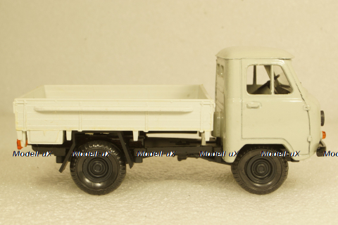 Уаз-3303, белый, Русская миниатюра 1:43