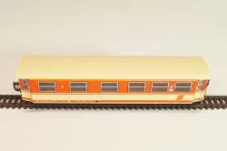 Вагон пассажирский, 1-2-й класс тип AB4ipho/s (# 2100) 2-х осный, ÖBB, Epoche IV (1965 - 1990), оранжевый/бежевый, 34000, Roco 1:87 H0