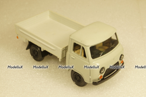 Уаз-3303, белый, Русская миниатюра 1:43