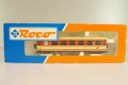 Вагон пассажирский, 2-й класс тип B4ipho/s (# 3154) 2-х осный, ÖBB, Epoche IV (1965 - 1990), оранжевый/бежевый, 34001, Roco 1:87 H0