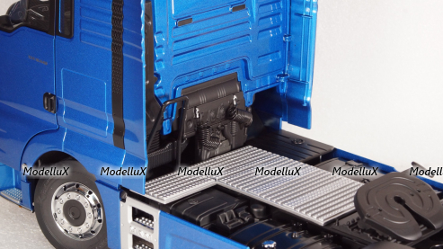 MAN TGX XXL 2018 metallic-blue, PCL30200, Premium Classixxs 1:18