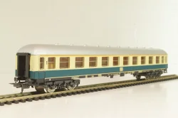 Вагон пассажирский 1 класс (number 61 80 88-80 107-0), 4-х осный DB, Epoche IV (1965 - 1990), бежевый/зеленый, 309174, Lima 1:87 (HO) №1