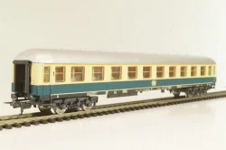 Вагон пассажирский 1 класс (number 61 80 88-80 107-0), 4-х осный DB, Epoche IV (1965 - 1990), бежевый/зеленый, 309174, Lima 1:87 (HO) №1