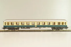 Вагон пассажирский 1 класс (number 61 80 88-80 107-0), 4-х осный DB, Epoche IV (1965 - 1990), бежевый/зеленый, 309174, Lima 1:87 (HO) №1
