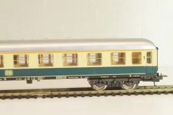 Вагон пассажирский 1 класс (number 61 80 88-80 107-0), 4-х осный DB, Epoche IV (1965 - 1990), бежевый/зеленый, 309174, Lima 1:87 (HO) №1