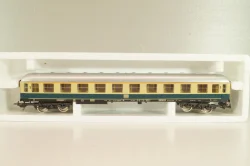 Вагон пассажирский 1 класс (number 61 80 88-80 107-0), 4-х осный DB, Epoche IV (1965 - 1990), бежевый/зеленый, 309174, Lima 1:87 (HO) №2