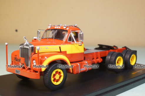 Mack B61 Tractor Truck 3-assi 1953, TR131.22, IXO 1:43