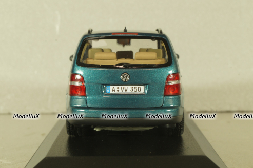 Volkswagen Touran 2003, light green, Minichamps 1:43