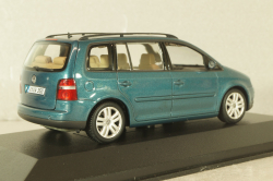 Volkswagen Touran 2003, light green, Minichamps 1:43