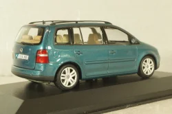 Volkswagen Touran 2003, light green, Minichamps 1:43
