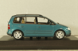 Volkswagen Touran 2003, light green, Minichamps 1:43